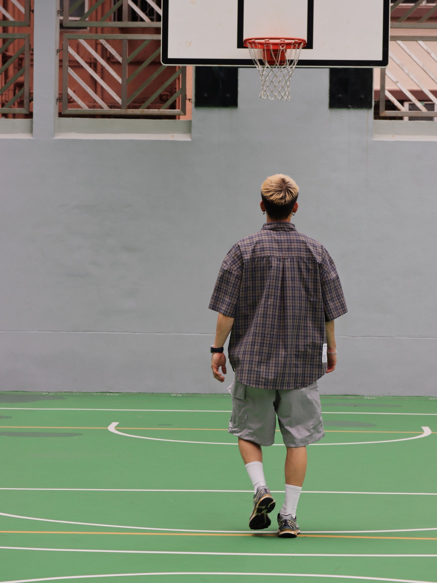 Checkered short-sleeved shirt (gray-blue check)