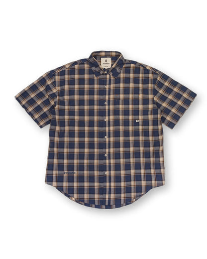 Checkered short-sleeved shirt (blue and white plaid)