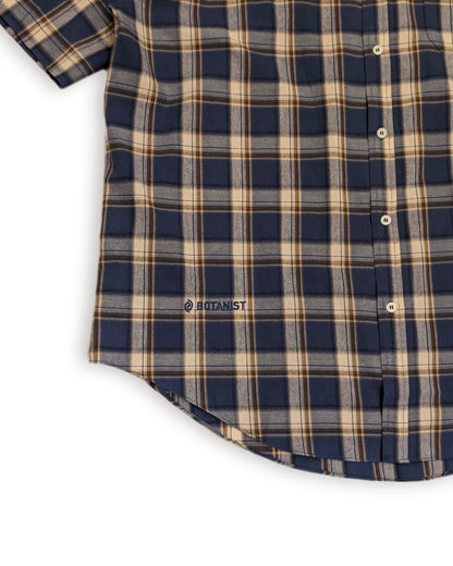 Checkered short-sleeved shirt (blue and white plaid)